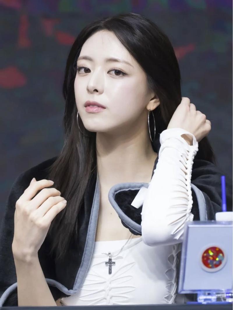 ITZY (있지) 유나