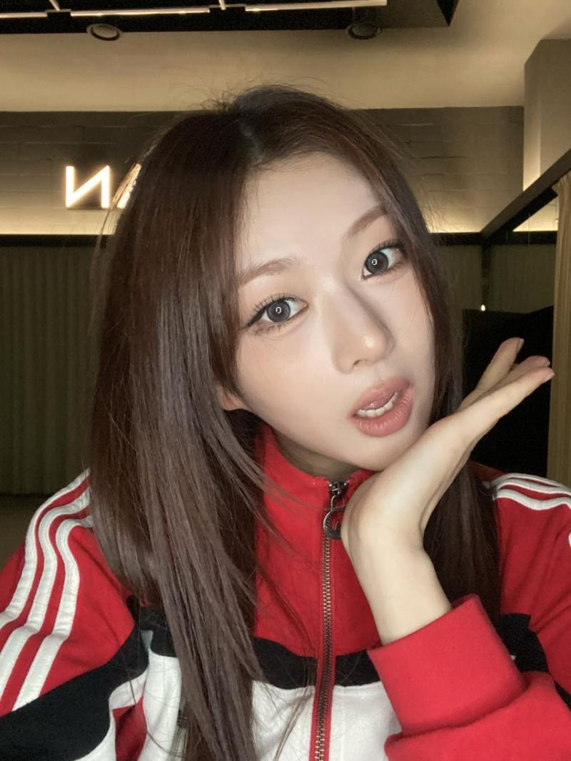 앳하트 봄, 나현