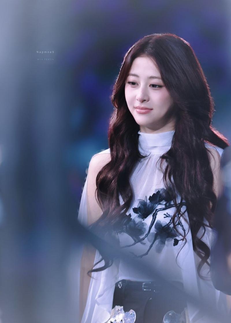르세라핌 윤진