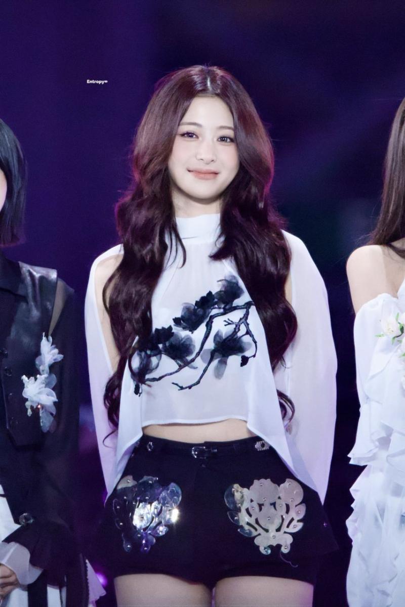 르세라핌 윤진