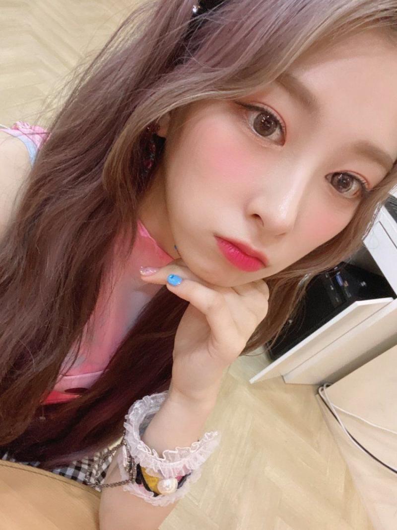 로켓펀치-윤경