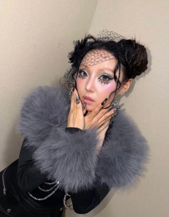 민