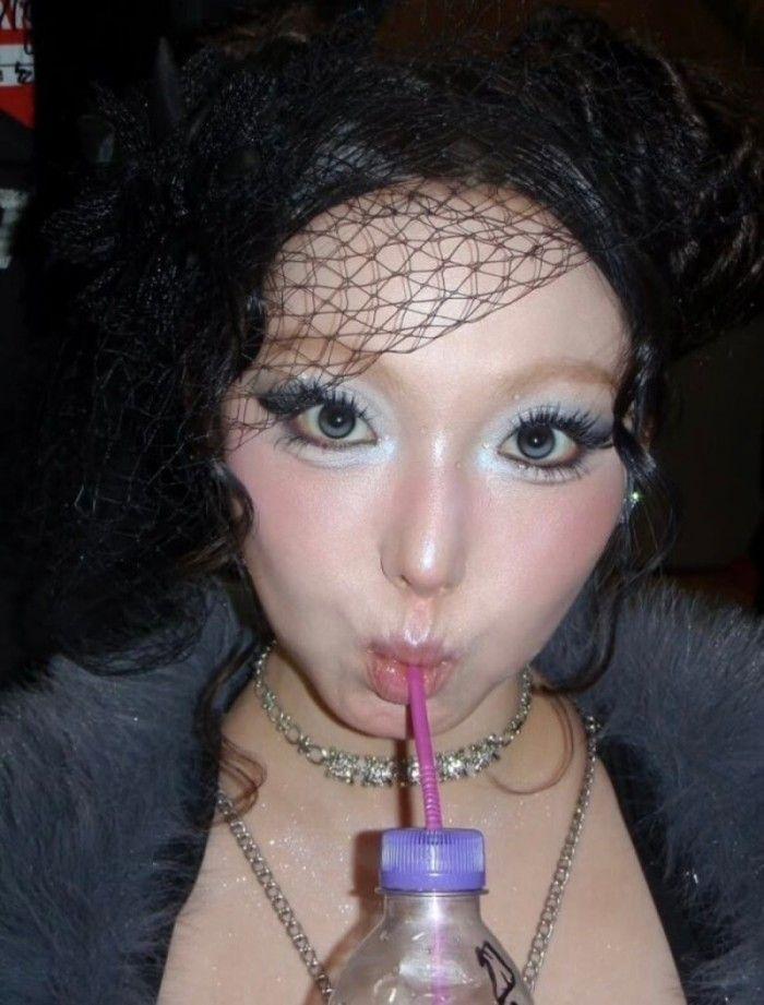 민