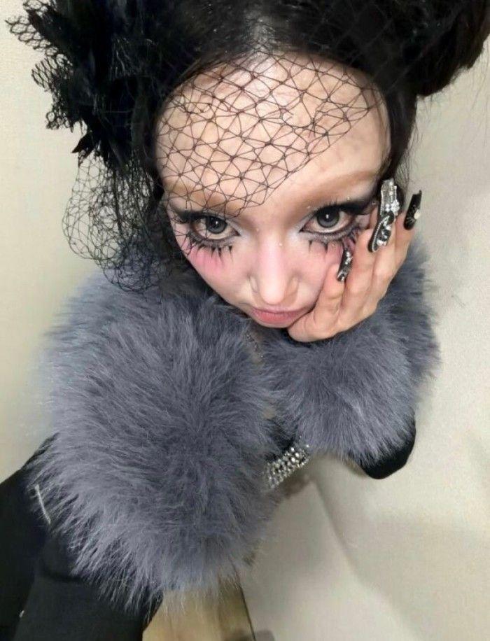 민