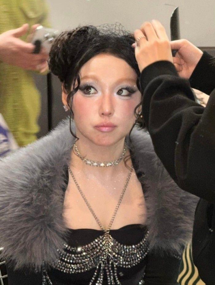 민