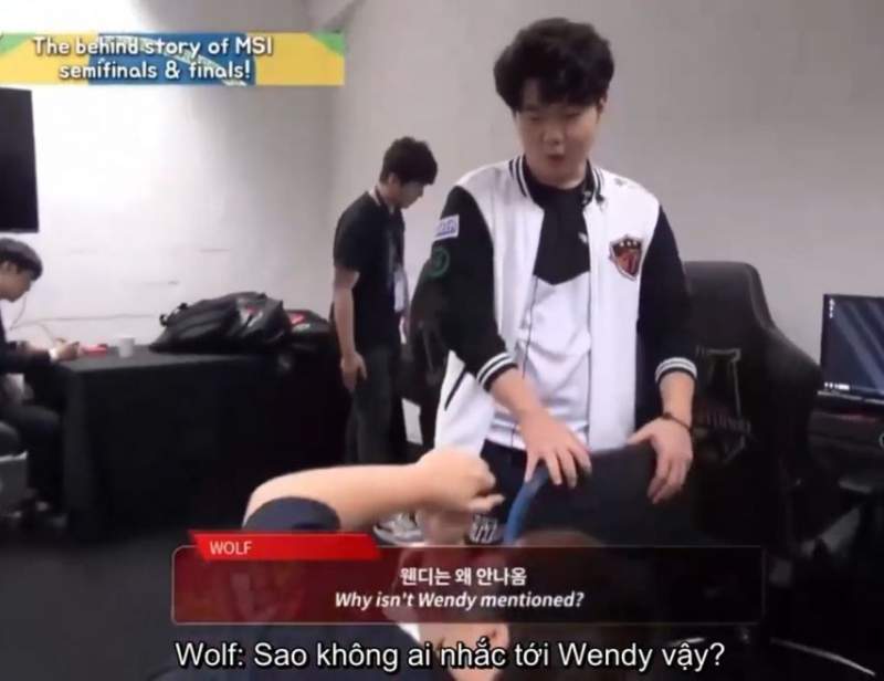 레드벨벳 맞추는 페이커..jpg