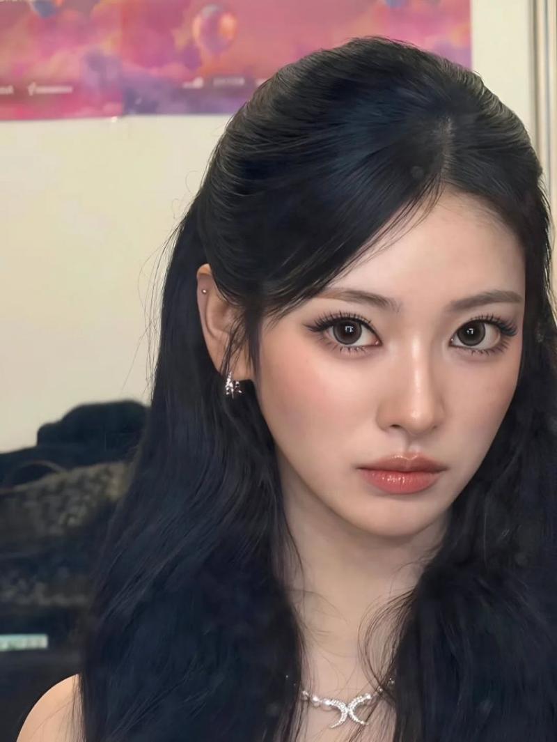 MEOVV (미야오) 안나