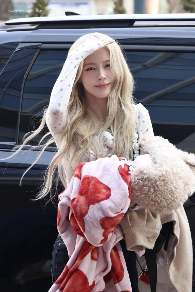 오늘자 아이들 미연 금발로 변신