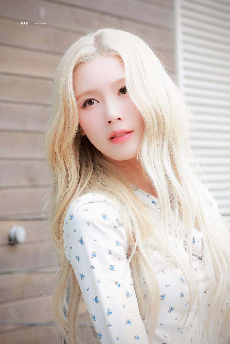 오늘자 아이들 미연 금발로 변신