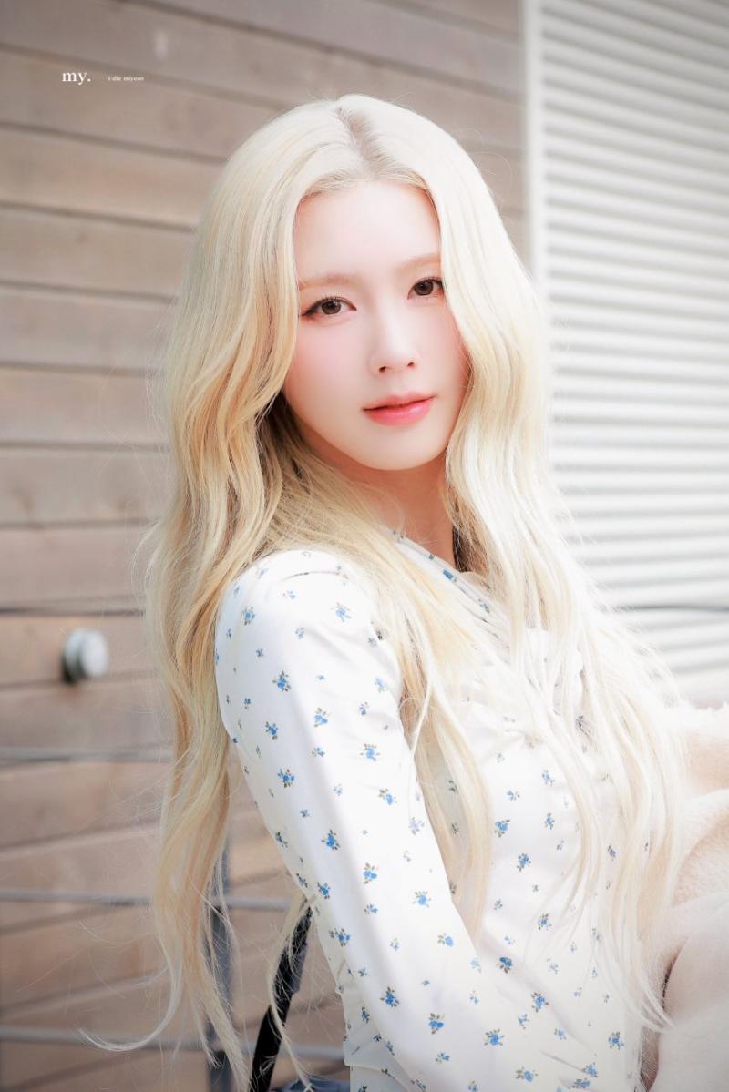오늘자 아이들 미연 금발로 변신