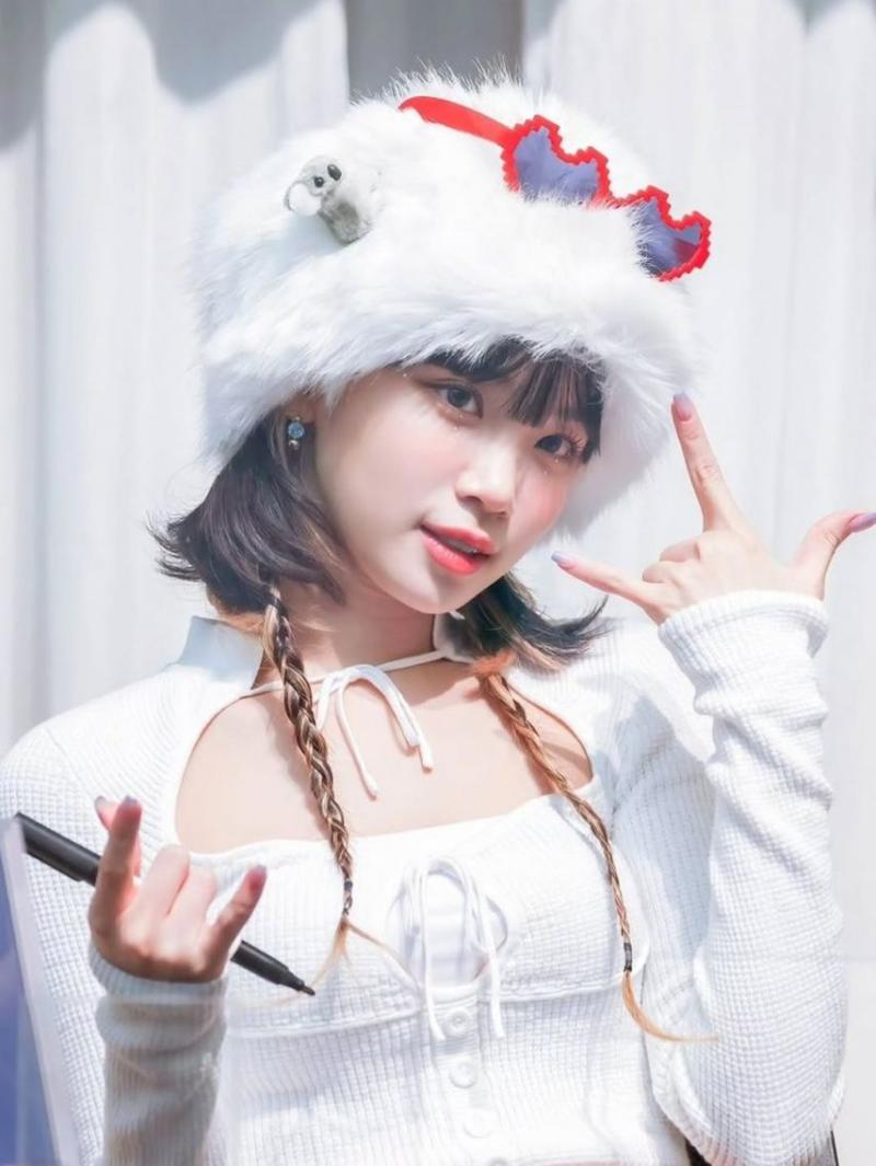 LE SSERAFIM (르세라핌) 김채원