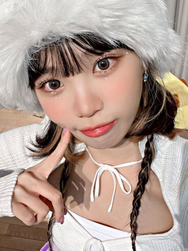 LE SSERAFIM (르세라핌) 김채원