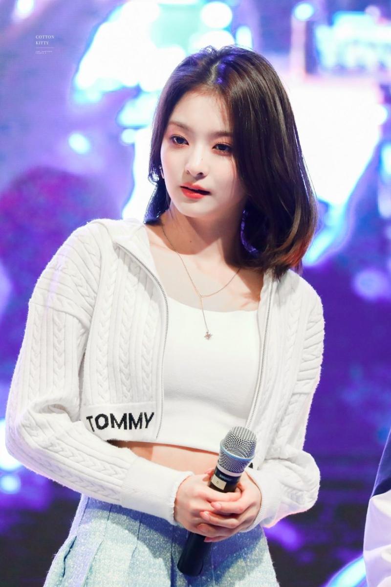 프로미스나인 이나경