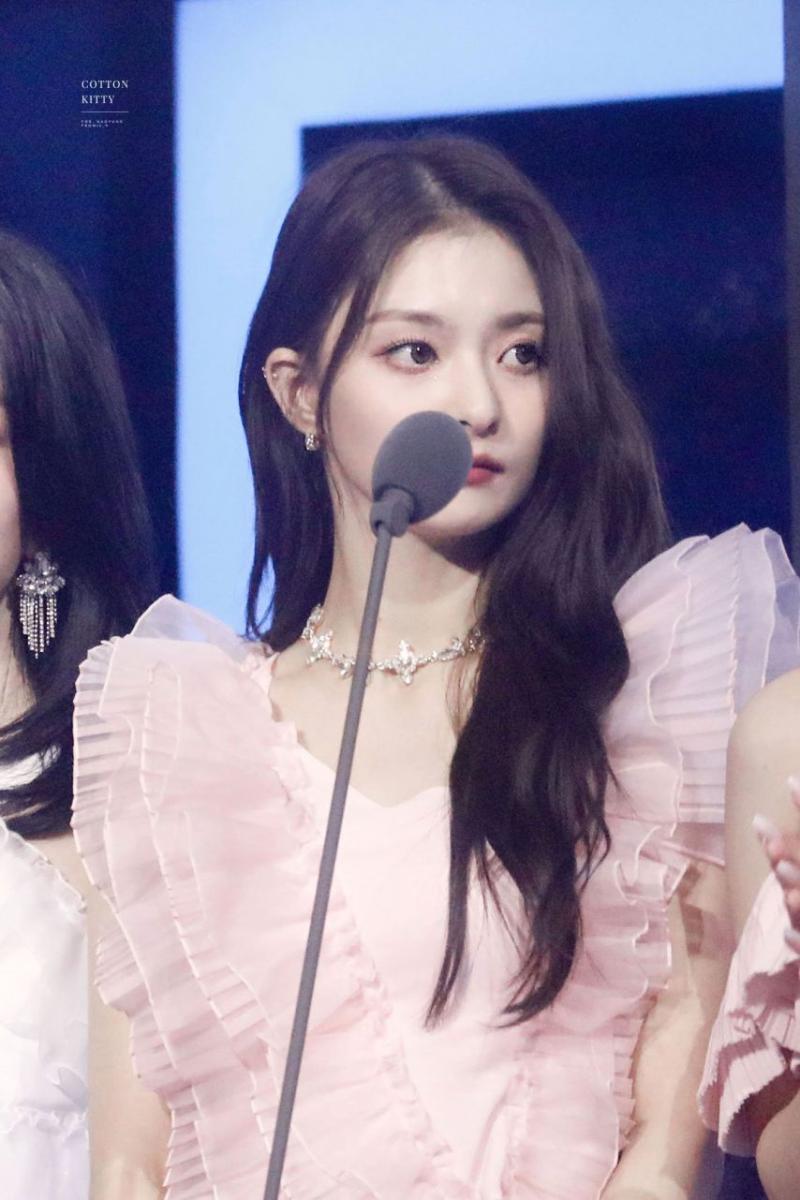 프로미스나인 이나경