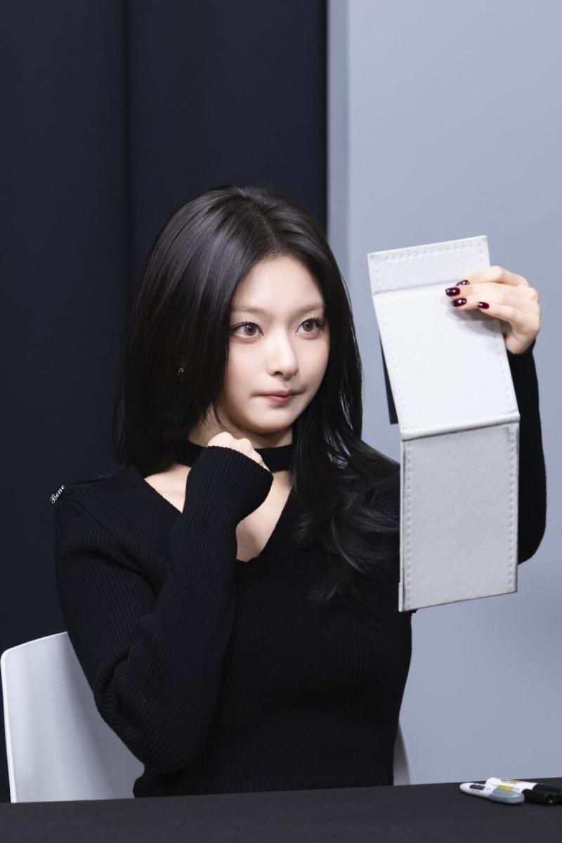 프로미스나인 이나경