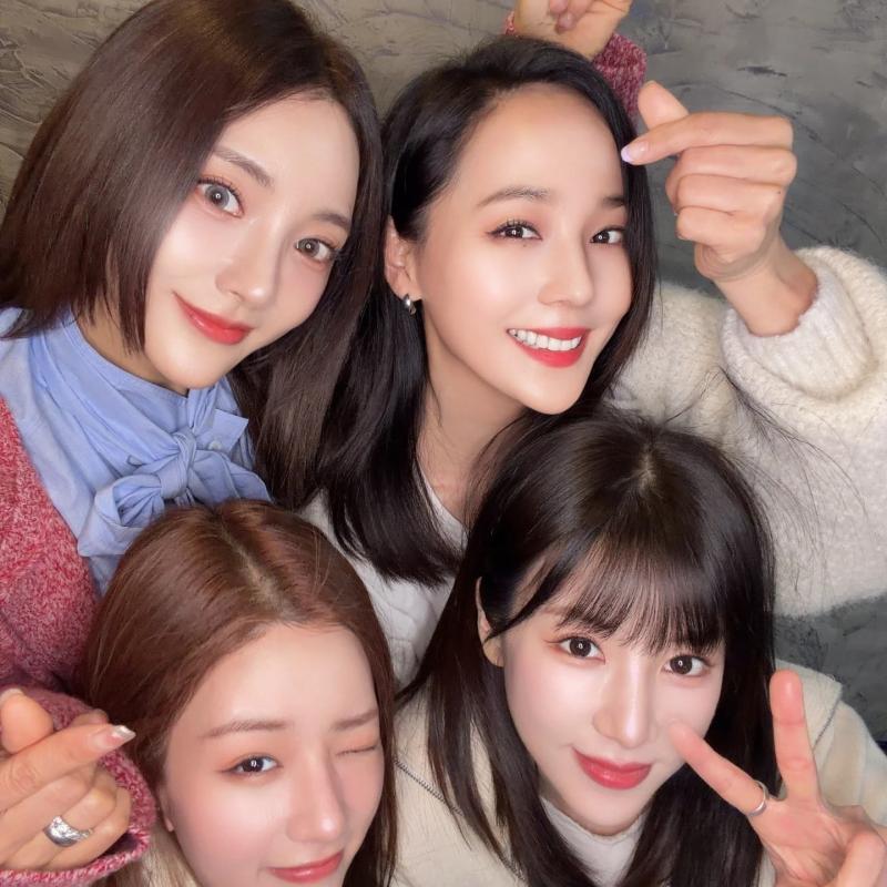 에이핑크 초롱,보미 (S.E.S 바다,유진)