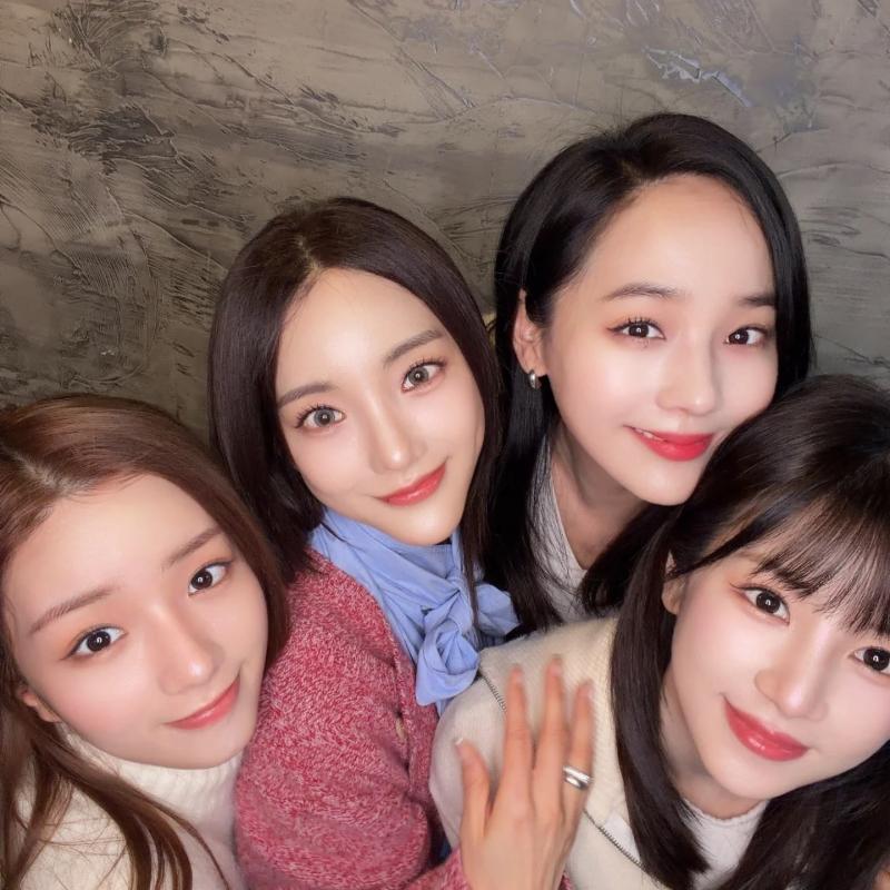 에이핑크 초롱,보미 (S.E.S 바다,유진)