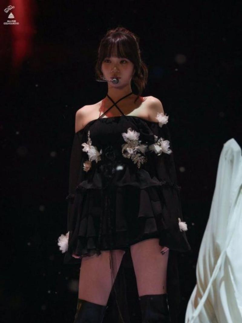LE SSERAFIM (르세라핌) 김채원