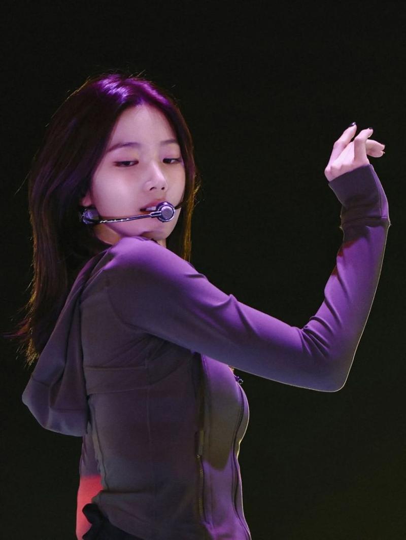 LE SSERAFIM (르세라핌) 카즈하