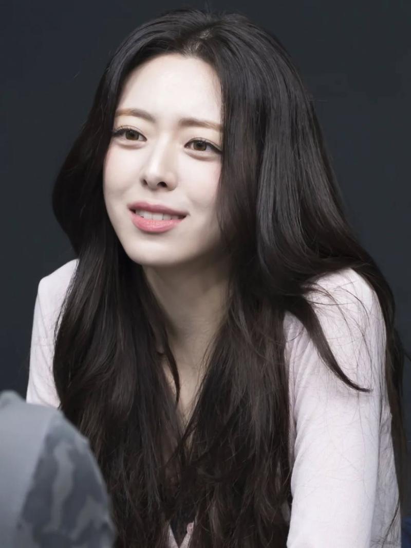ITZY (있지) 유나
