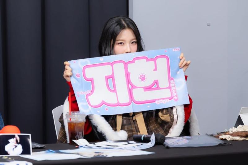 프로미스나인 백지헌