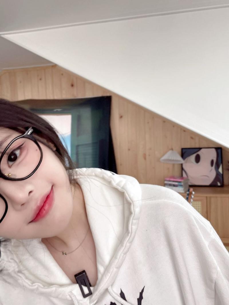 QWER 시연, 히나