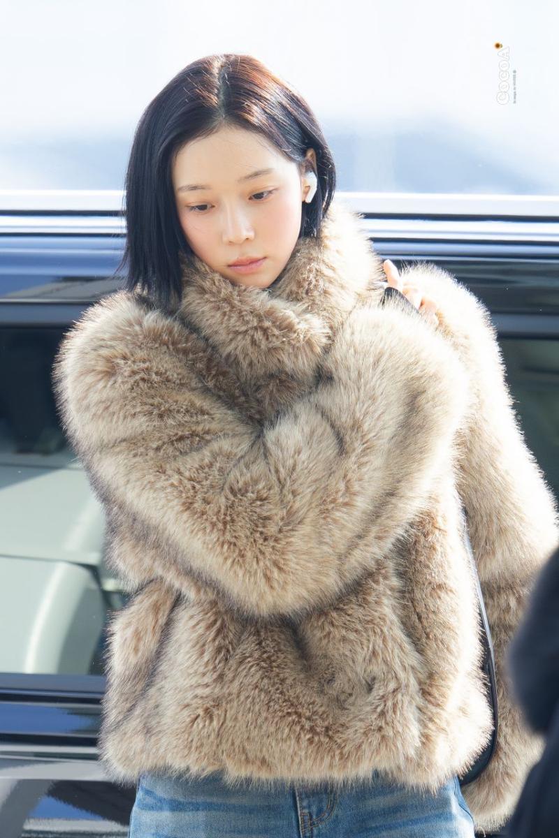 따뜻하게 입고 일본으로 출국하는 에스파 윈터