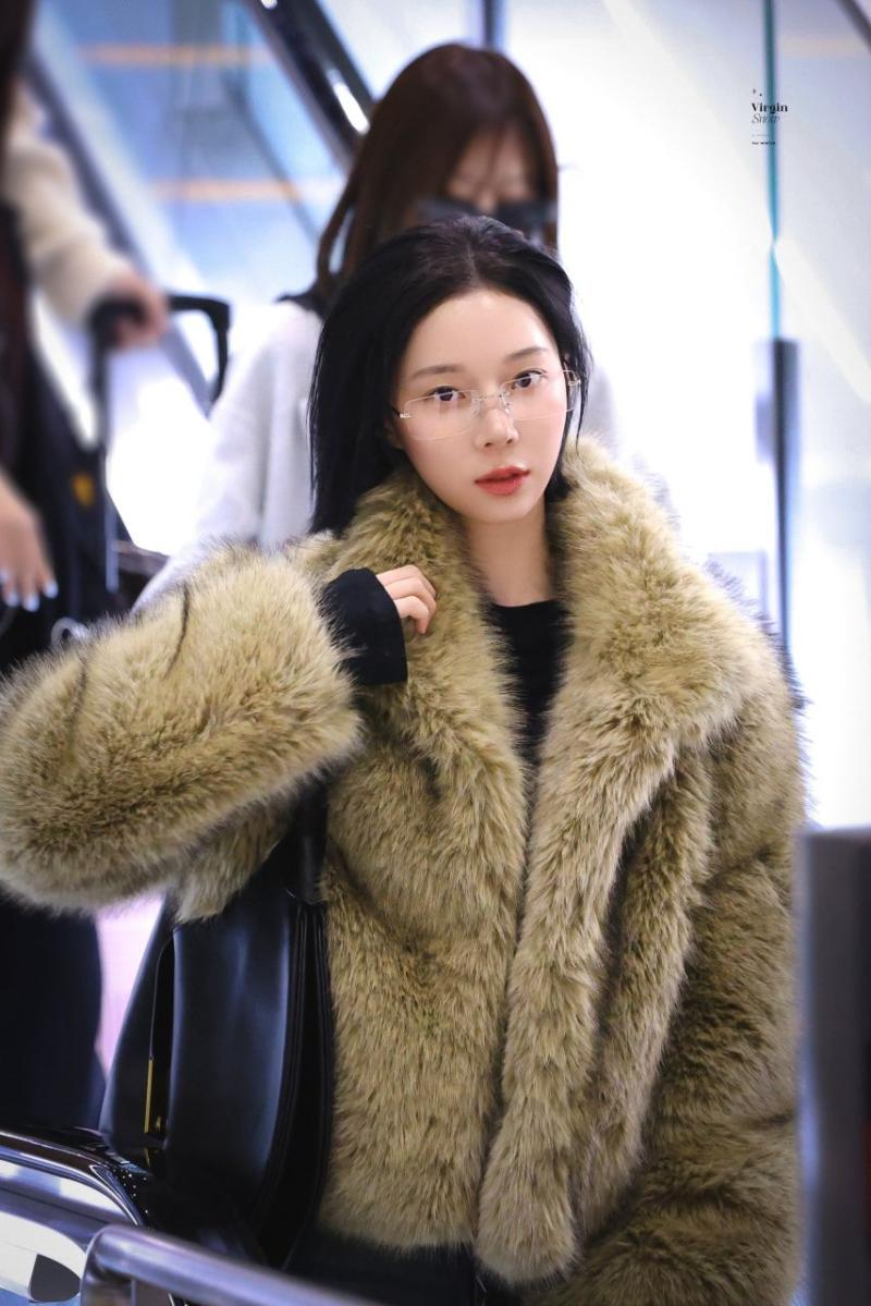 따뜻하게 입고 일본으로 출국하는 에스파 윈터