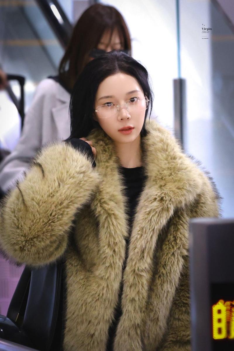 따뜻하게 입고 일본으로 출국하는 에스파 윈터