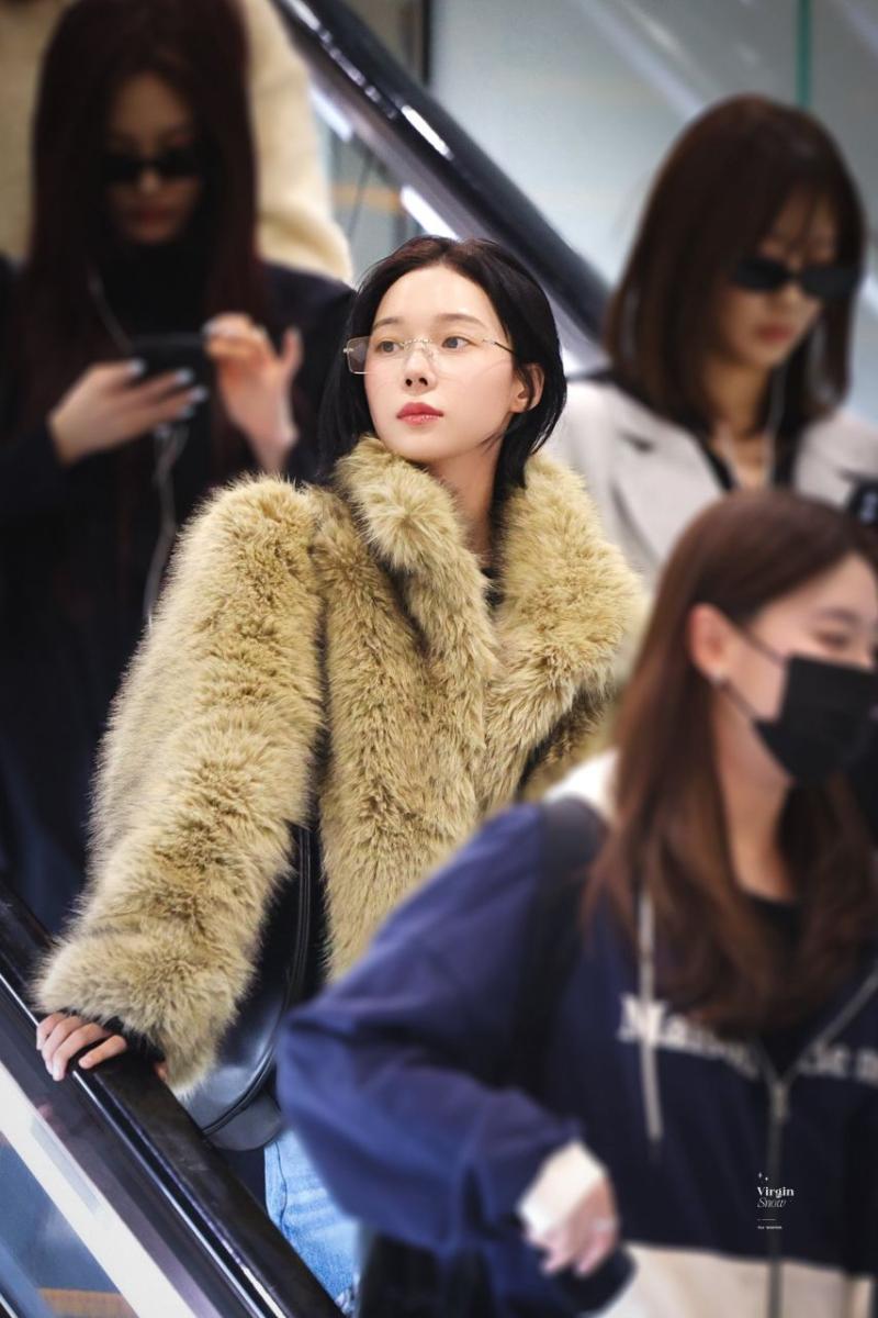 따뜻하게 입고 일본으로 출국하는 에스파 윈터