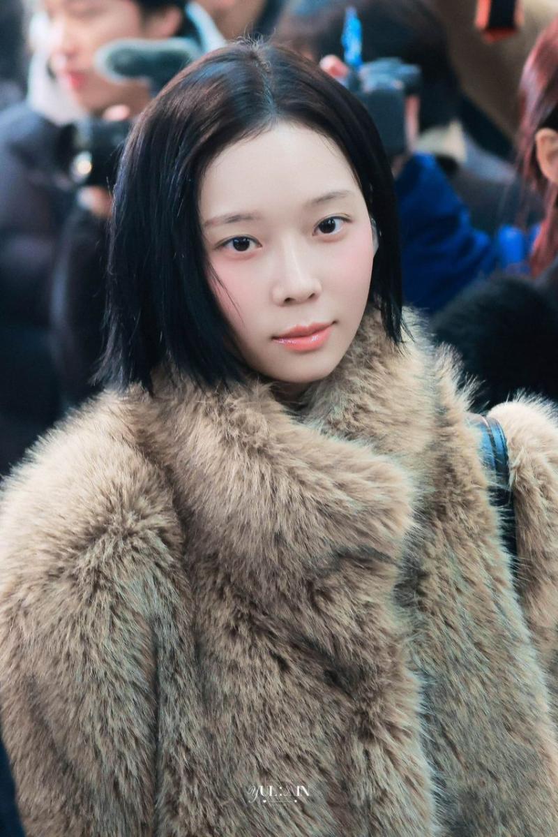 따뜻하게 입고 일본으로 출국하는 에스파 윈터