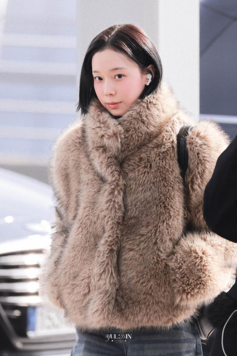따뜻하게 입고 일본으로 출국하는 에스파 윈터