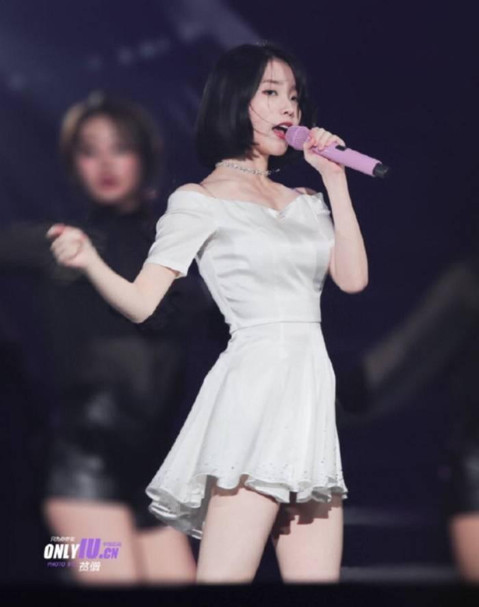 한국의 독보적인 섹시 가수 아이유