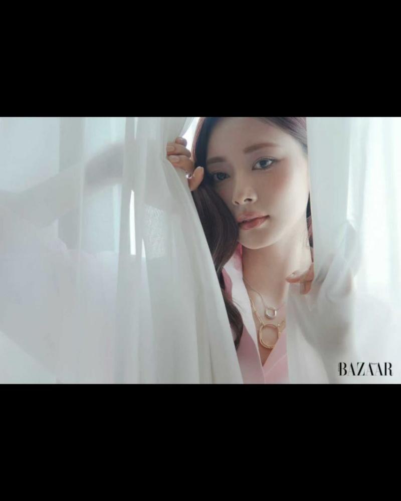 트와이스 쯔위 바자 화보