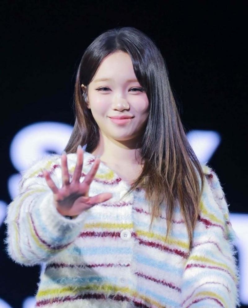 르세라핌 장발 김채원