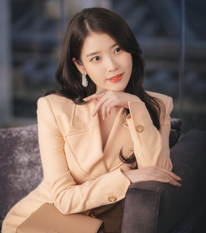 아이유 우리은행 2월 달력 & 응원/ 21세기대군부인