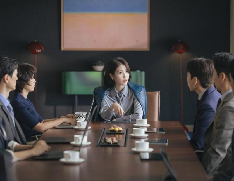 아이유 우리은행 2월 달력 & 응원/ 21세기대군부인