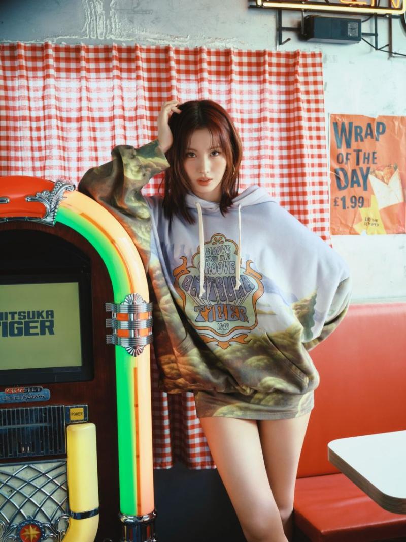 트와이스 모모 오니츠카 타이거