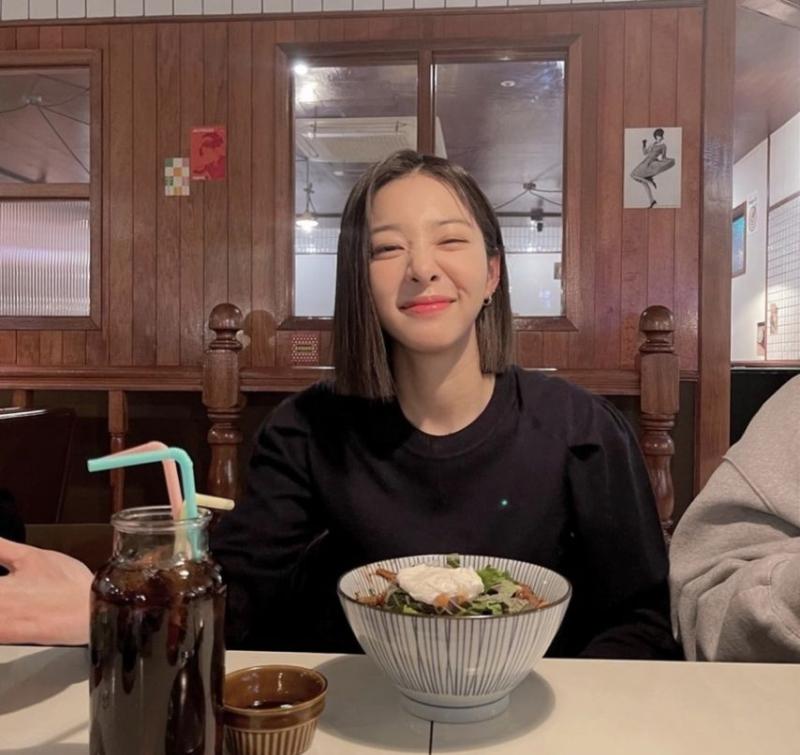 배우 설인아
