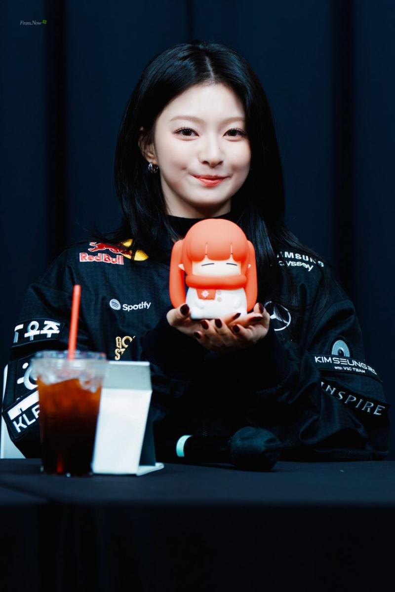 프로미스나인 이나경