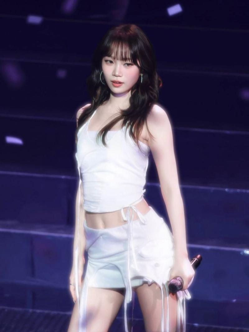 LE SSERAFIM (르세라핌) 김채원