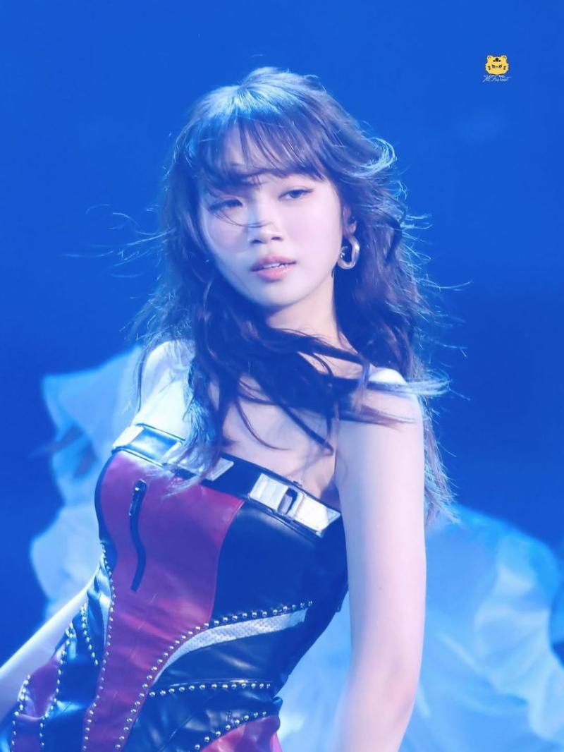 LE SSERAFIM (르세라핌) 김채원