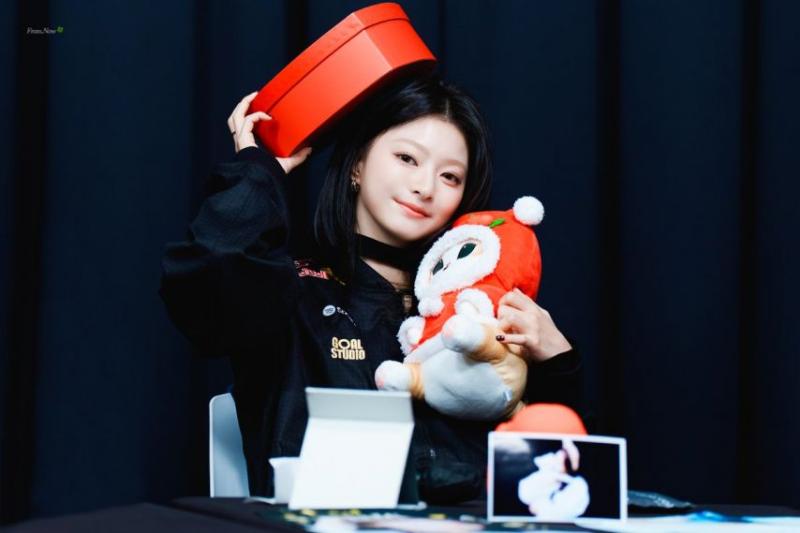 프로미스나인 이나경