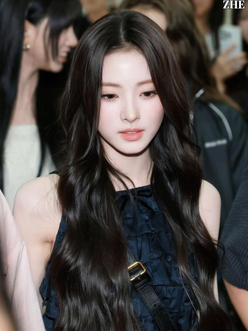MEOVV (미야오) 안나