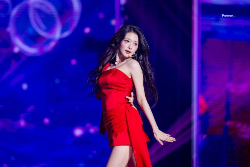 프로미스나인 이나경