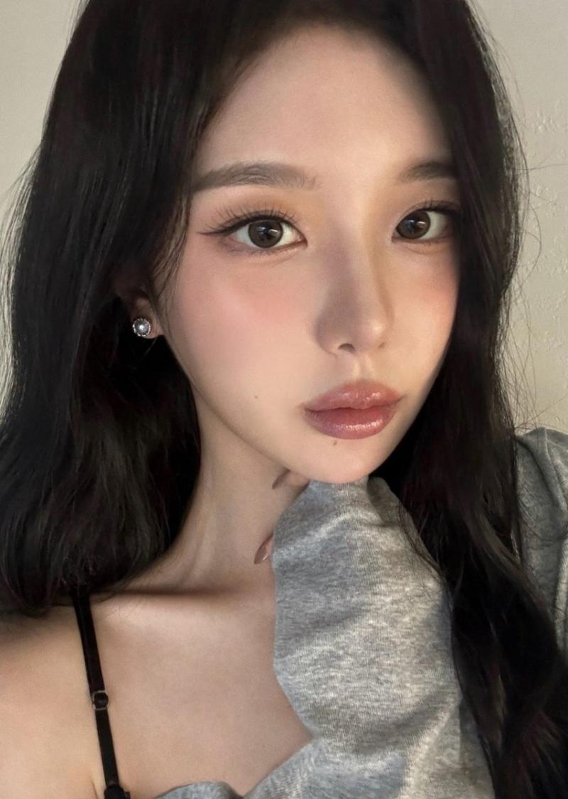 배드빌런 클로이영, 윤서
