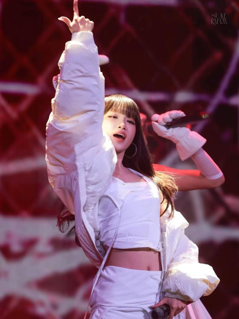LE SSERAFIM (르세라핌) 김채원