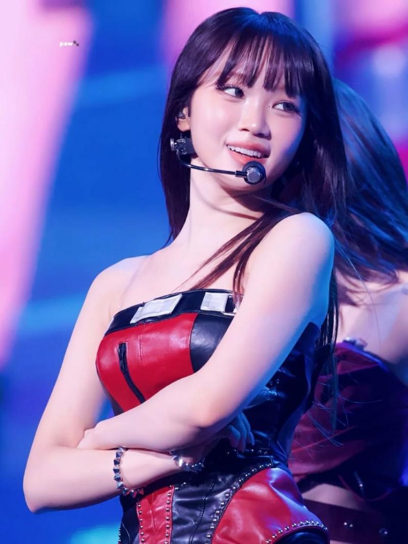 LE SSERAFIM (르세라핌) 김채원