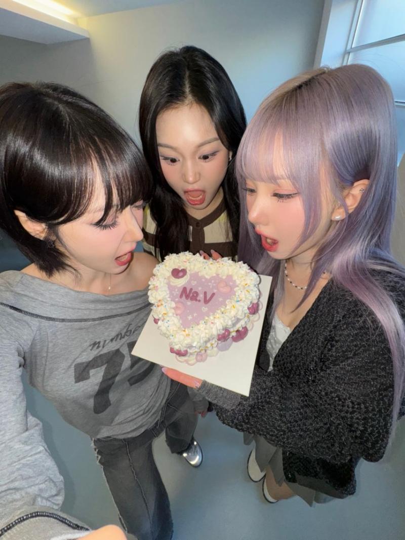 은하 신비 엄지 VIVIZ비비지 4주년