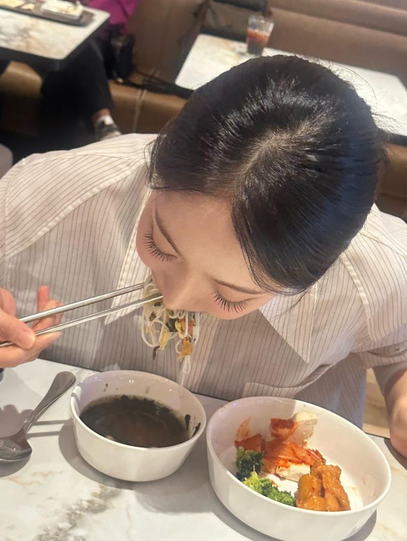 은하 신비 엄지 VIVIZ비비지 4주년